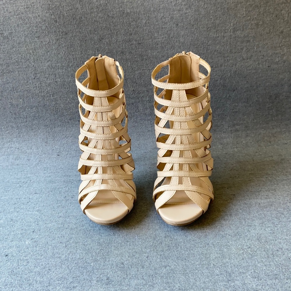 High Heels, size 6, neutral color, 4.5 inch high